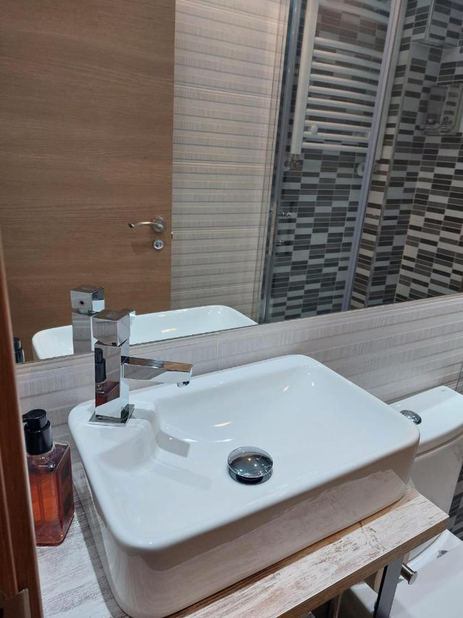 Apartamentos Deluxe Barajas Madrid Eksteriør billede